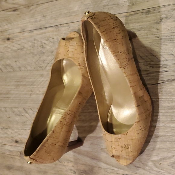 Stuart Weitzman Logo Plainfield Natural Cork Peep Toe Platform Pump - Picture 4 of 9